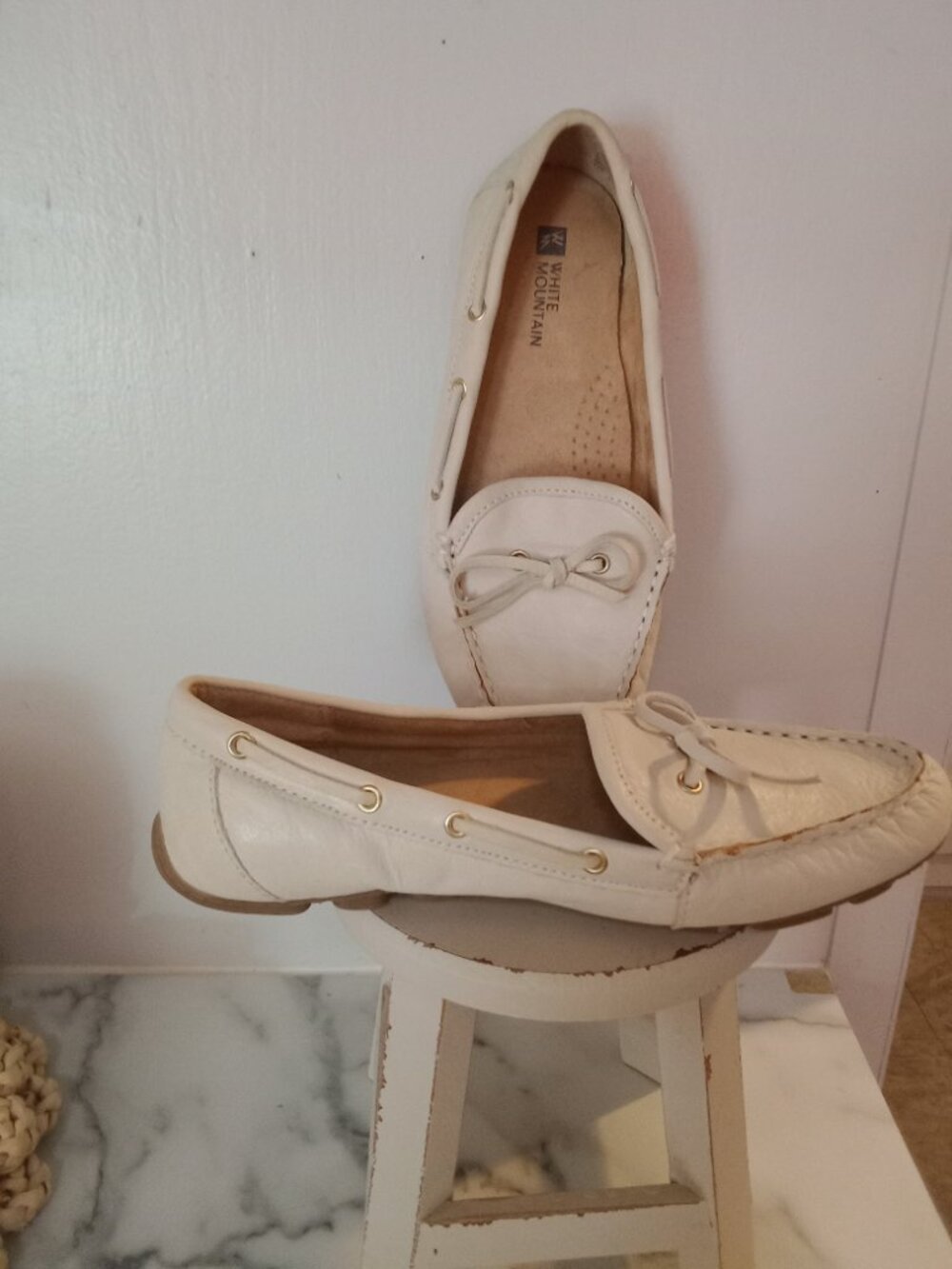 White mountain mocassins
